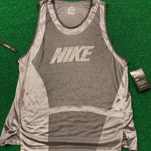 Nike Icon Clash Women’s Training Tank